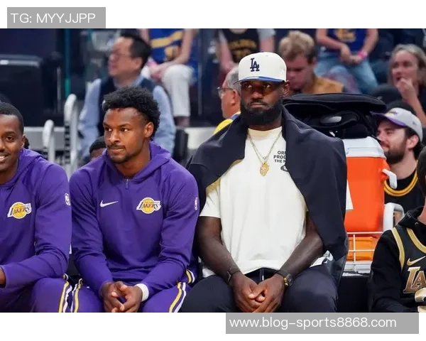 詹姆斯祝贺蒂耶罗生涯首分称这是众多扣篮中的第一记 詹姆斯祝贺蒂耶罗生涯首分称这是众多扣篮中的第一记